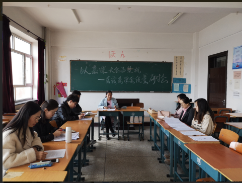 1554886883914425.png 东语系慕课课堂研讨会照片1.png